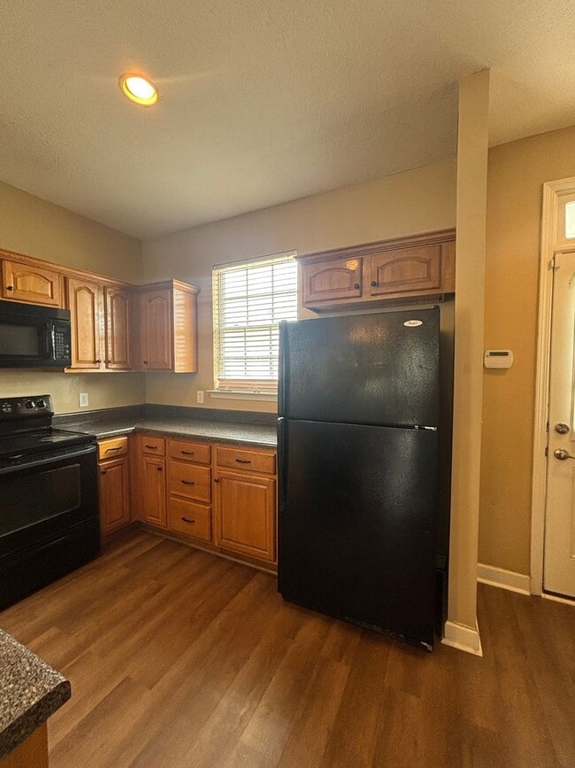 Building Photo - **MANAGERS SPECIAL 250 OFF FIRST MONTH REN...
