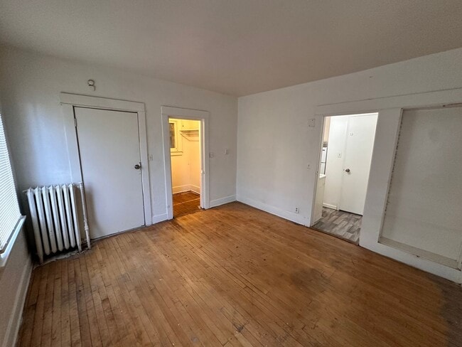 Building Photo - RENOVATED STUDIO WEST CENTRAL APARTMENT | HISTORIC BUILDING | PET FRIENDLY | AVAIL NOW