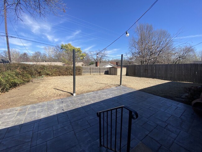 Building Photo - 5363 E 28th St