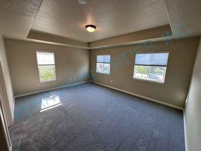Building Photo - Charming 2-Bed Townhouse Retreat with 2.5 ...