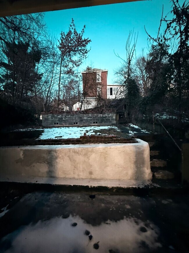 Building Photo - Updated 3BR 1 bath house now showing!