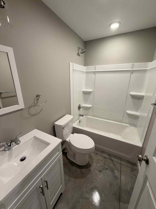 Building Photo - 321-323 S 4th St