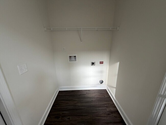 Building Photo - FOR RENT