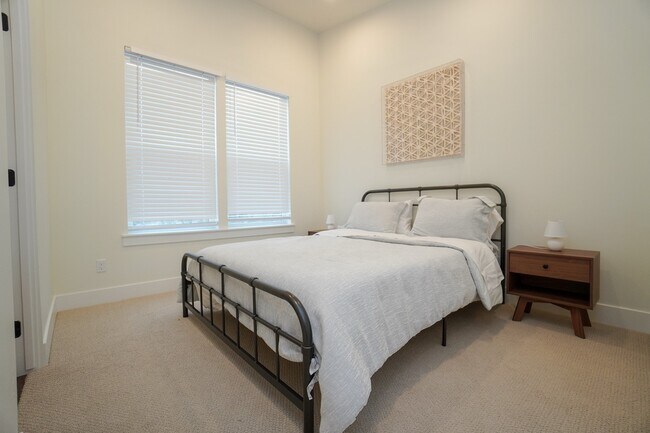 Building Photo - 479 E Violets Cv Ln