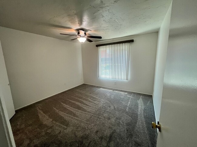 Building Photo - 3 bedroom - 1.5 bathroom single level