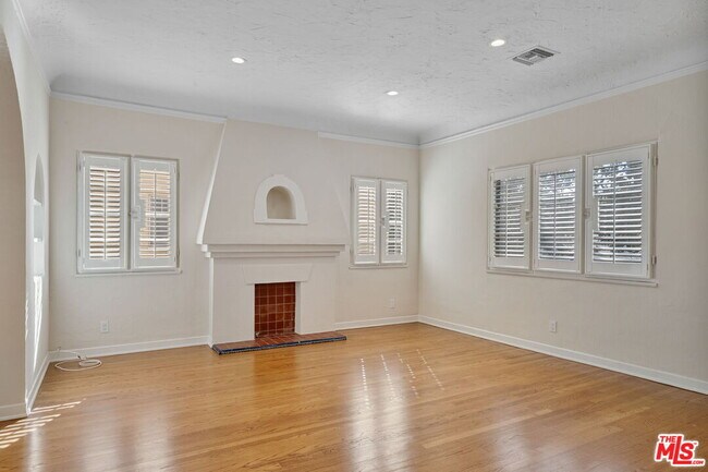 Building Photo - 1142 S Clark Dr