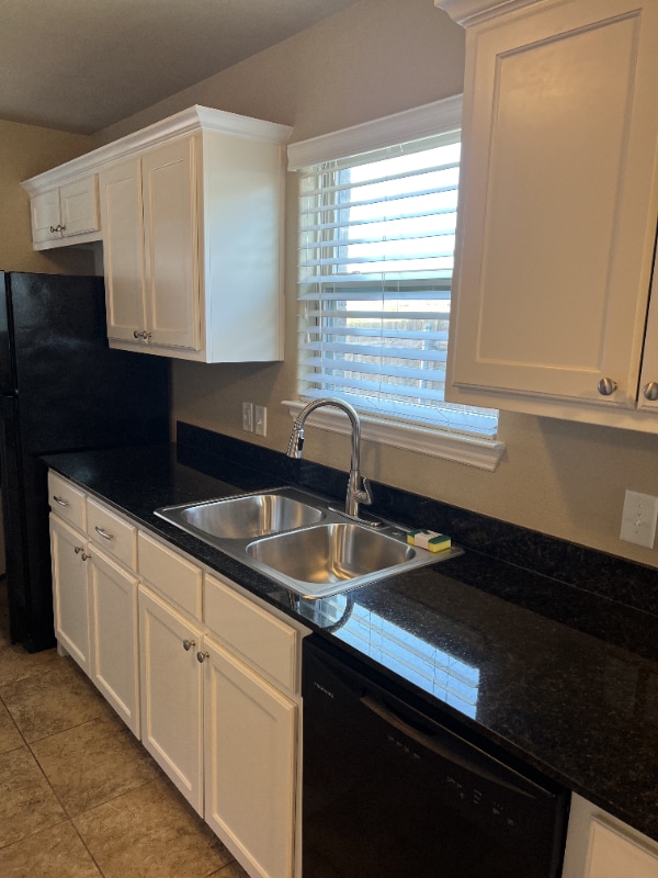 Building Photo - 907 Dart Ct