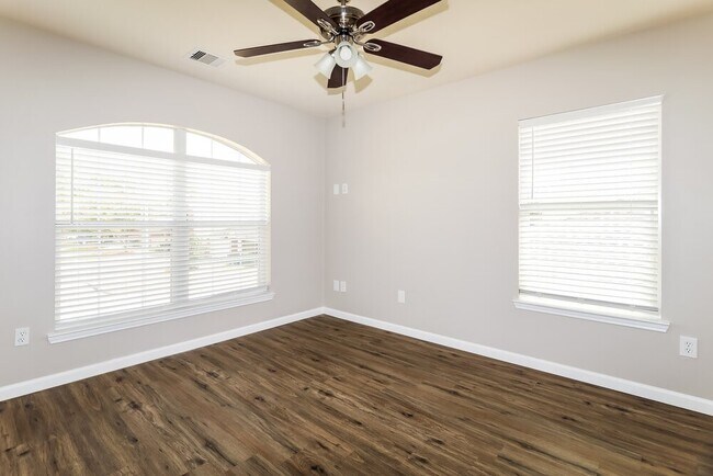 Building Photo - 20203 Louetta Crossing Dr