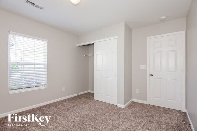 Building Photo - 2826 Cartesian Dr