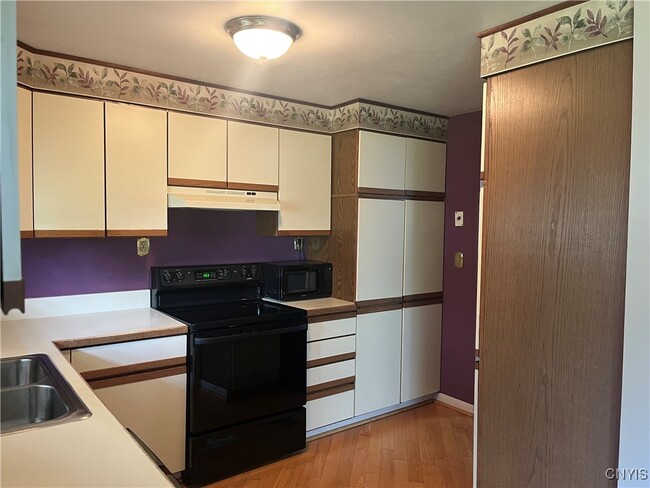 Building Photo - 8180 Mantova Dr