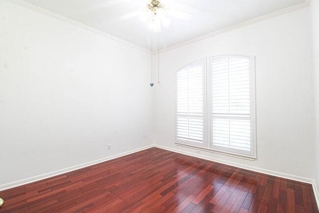 Building Photo - 121 Antler Cir
