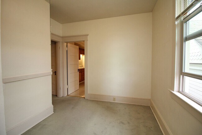 Building Photo - andrp02