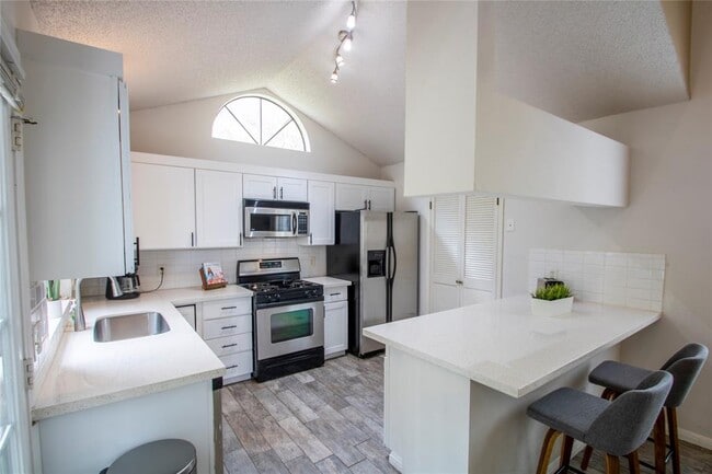 Building Photo - 2108 Warfield Way