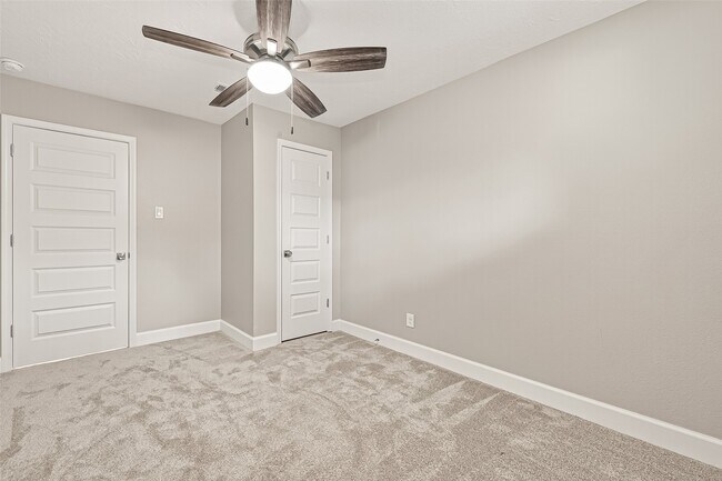 Building Photo - 1611 Drexel Dr