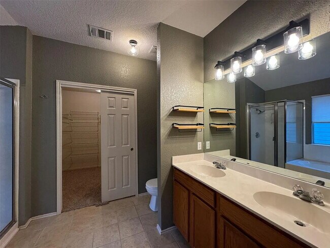 Building Photo - "Charming 3-Bedroom Retreat in Kyle, TX with Spacious Living and Modern Comforts!"