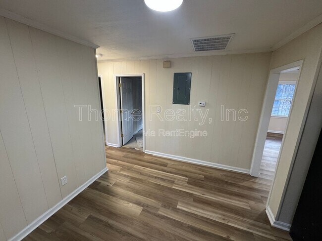 Building Photo - 313 Ferndale Dr