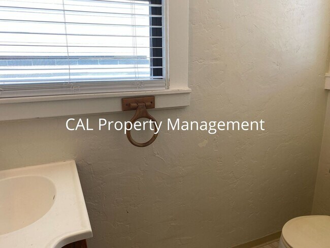 Building Photo - Stylish South Salinas Home | 2 Bed / 1.5 Bath | 1,370 sq ft