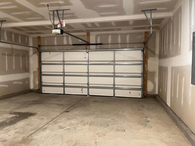 Building Photo - 128 Boone Lake Way