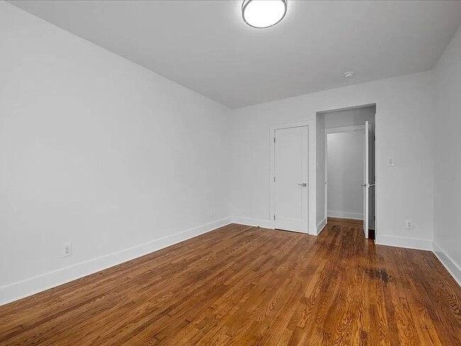 Building Photo - Newly Renovated 1Bed 1Bath