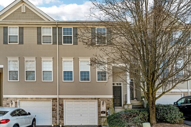 Building Photo - 487 Fort Hill Cir