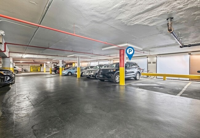 Building Photo - 4343 N Clarendon Ave