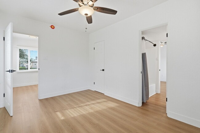Building Photo - 433 N 14th St