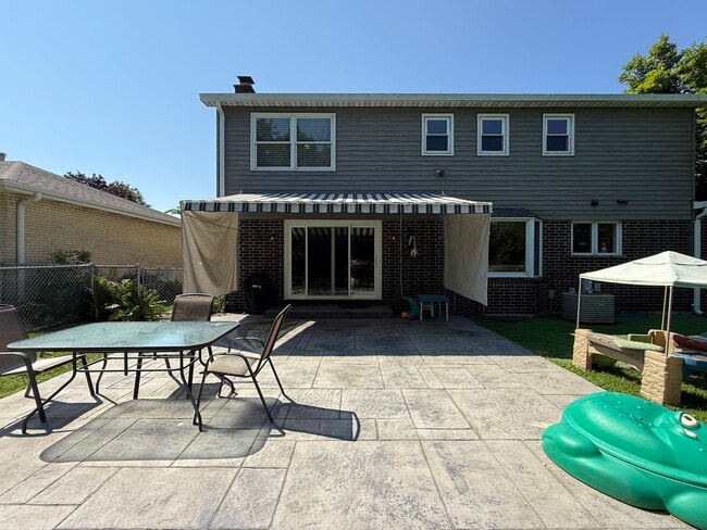 Building Photo - 1550 W Goldengate Dr