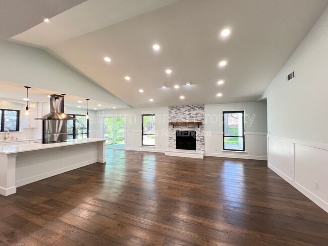 Building Photo - 1331 Buttercup Ct