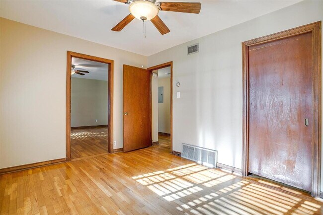 Building Photo - 2 Bedroom Apartment in Historic Monticello Neighborhood