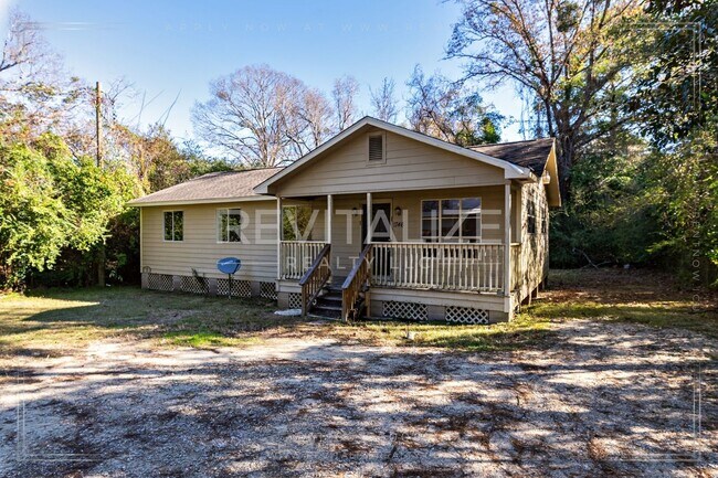 Building Photo - 1746 Cody Rd N