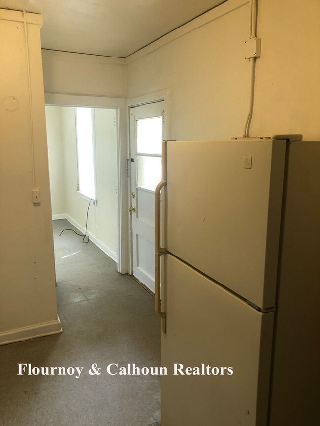 Building Photo - r421a