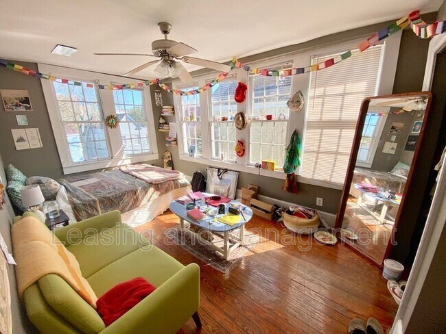 Building Photo - 75 Pitt St