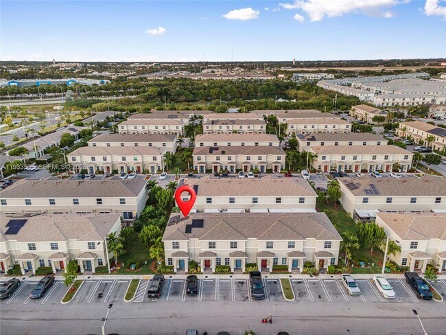 Building Photo - 476 NE 5th St