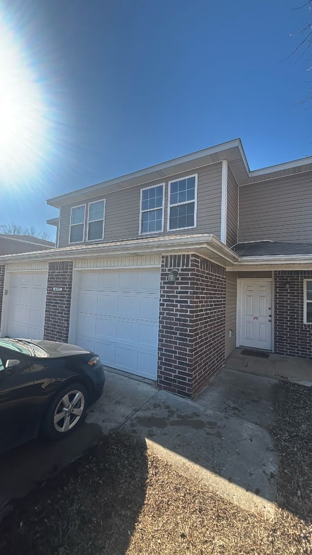 Building Photo - 6202 SW Chickadee St