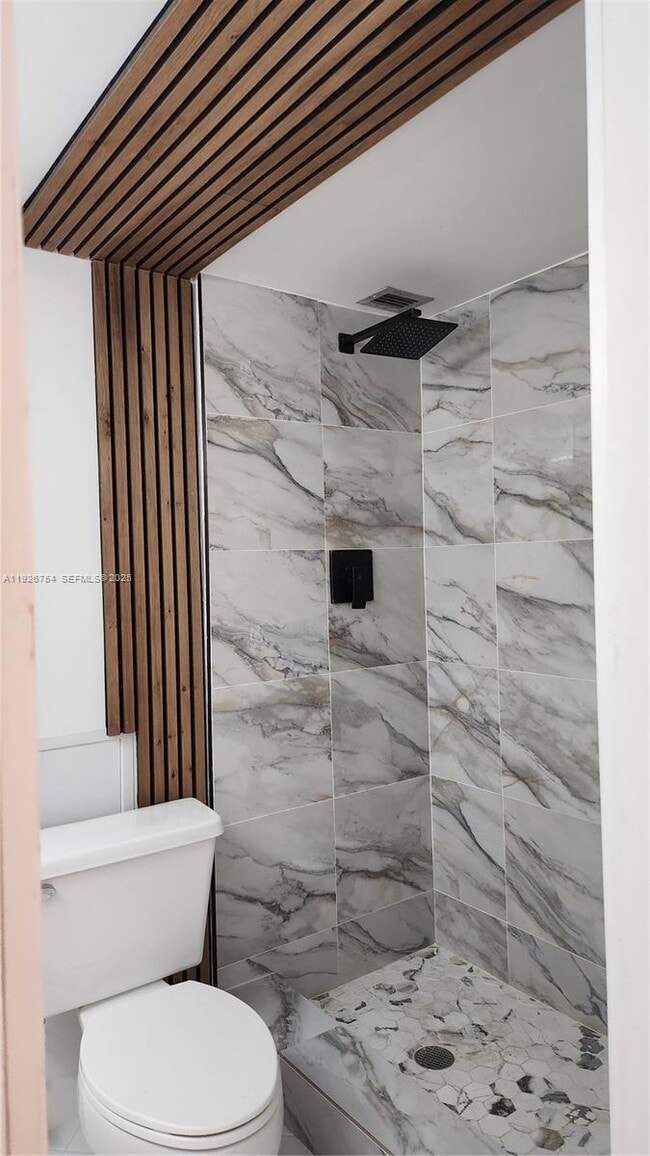 Building Photo - 18051 Biscayne Blvd