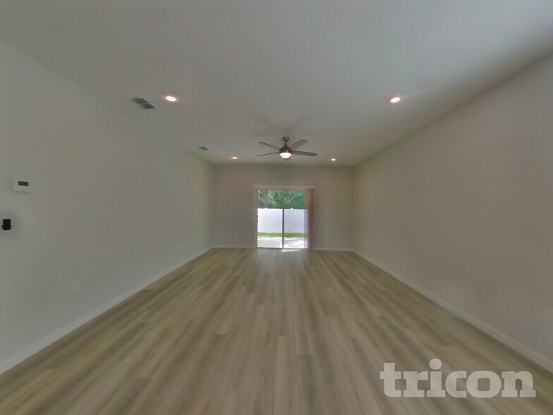 Building Photo - 14897 Praline Ct