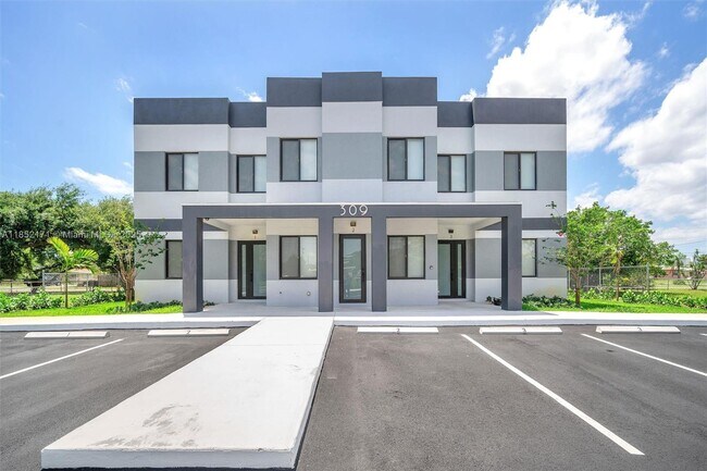 Primary Photo - 309 NW 7th Ct
