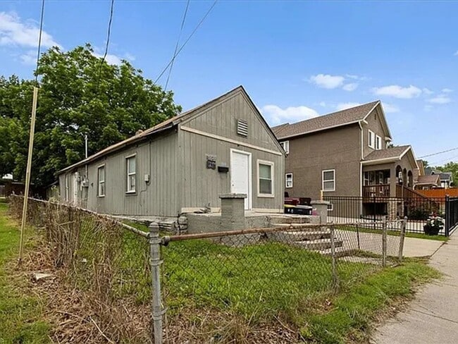 Building Photo - 1646 Bennington Ave