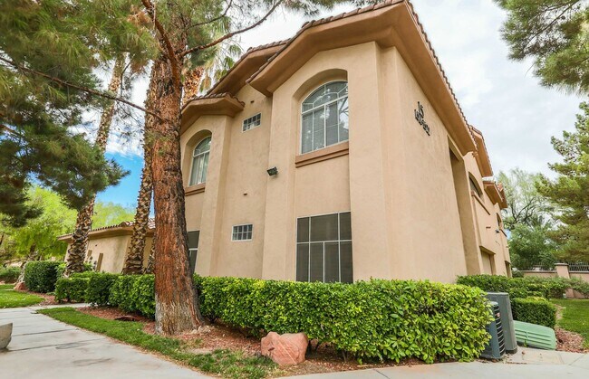 Building Photo - Cute 2 Bedroom Condo with 2 Car Garage located in a Guard Gated Community in Green Valley!