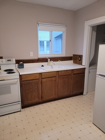 Kitchen - 35 Garfield Ave