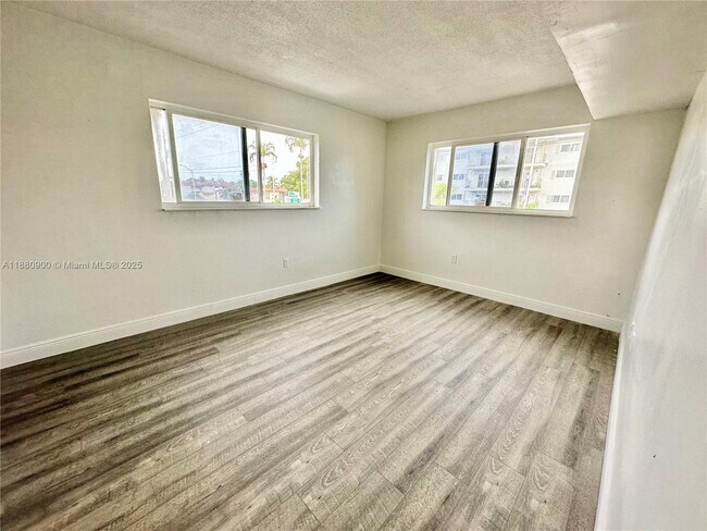 Building Photo - 13285 NE 6th Ave