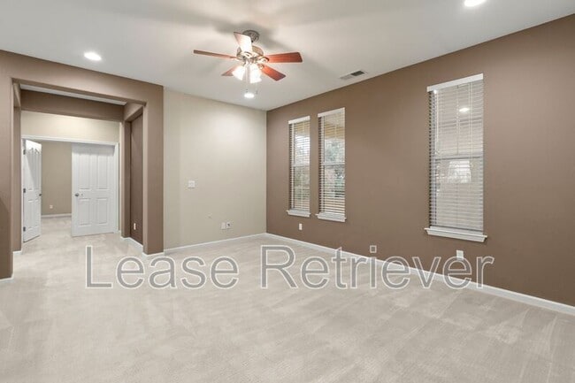 Building Photo - 265-269 S Sonrisa St