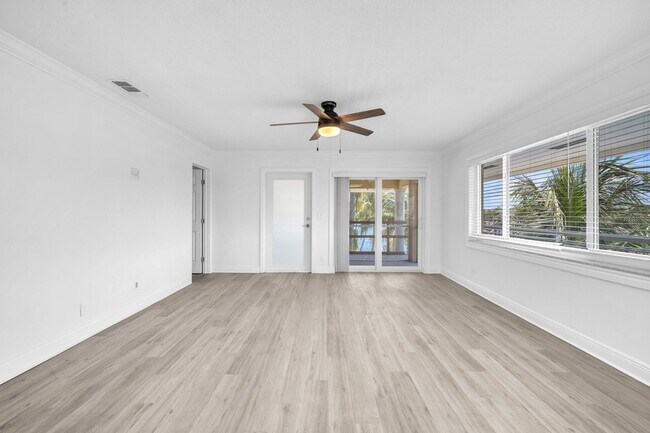 Building Photo - 1015 Spanish River Rd