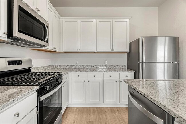 Building Photo - 417 Polly Grv Dr