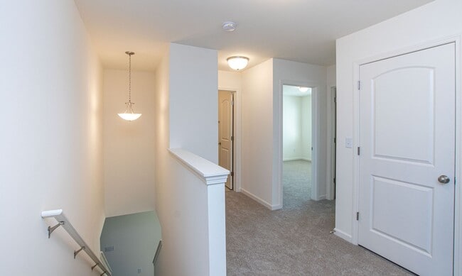 Building Photo - BEAUTIFUL 3BD/2.5BTH Townhome in Belmont a...