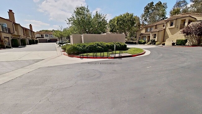 Building Photo - 2Bd 1Ba Condo in Newport Beach