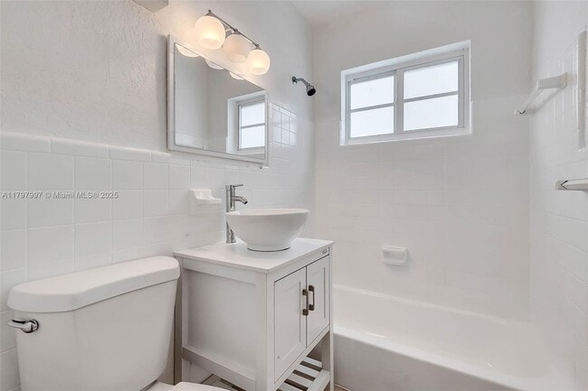 Building Photo - 6921 Rue Vendome