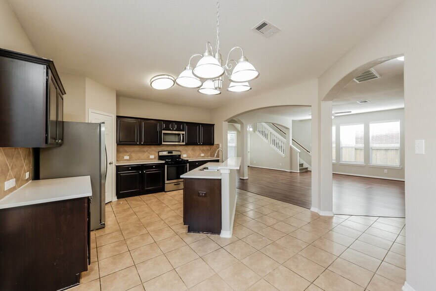 Building Photo - 214 Crosby Village Dr