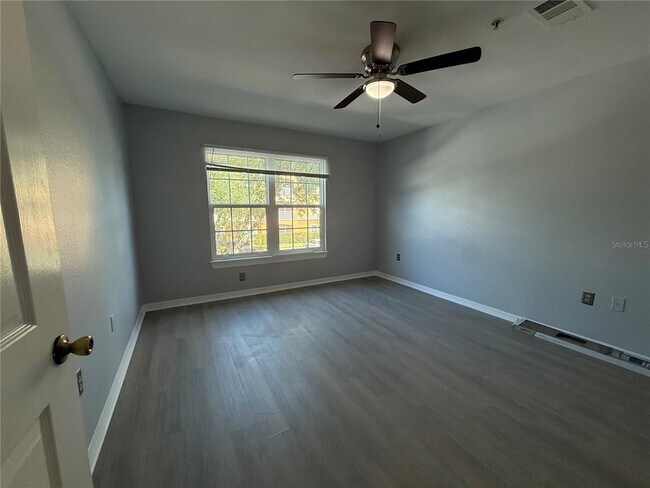 Building Photo - 5451 Vineland Rd