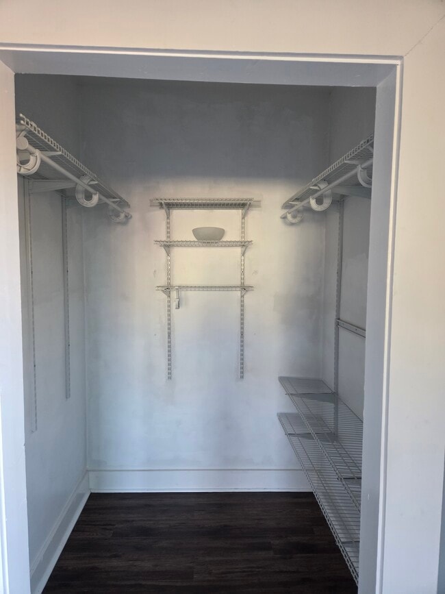 Building Photo - 1003 W Elsmere Pl